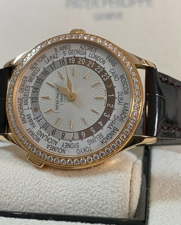 Patek Philippe World Time Tiffany & Co. - 2020 - Diamond Bezel - Ivory Dial - Leather Strap - 7130R-013 *FULL SET* - Image 5