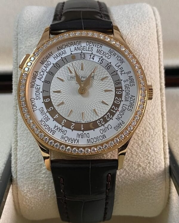 Patek Philippe World Time Tiffany & Co. - 2020 - Diamond Bezel - Ivory Dial - Leather Strap - 7130R-013 *FULL SET* - Image 3