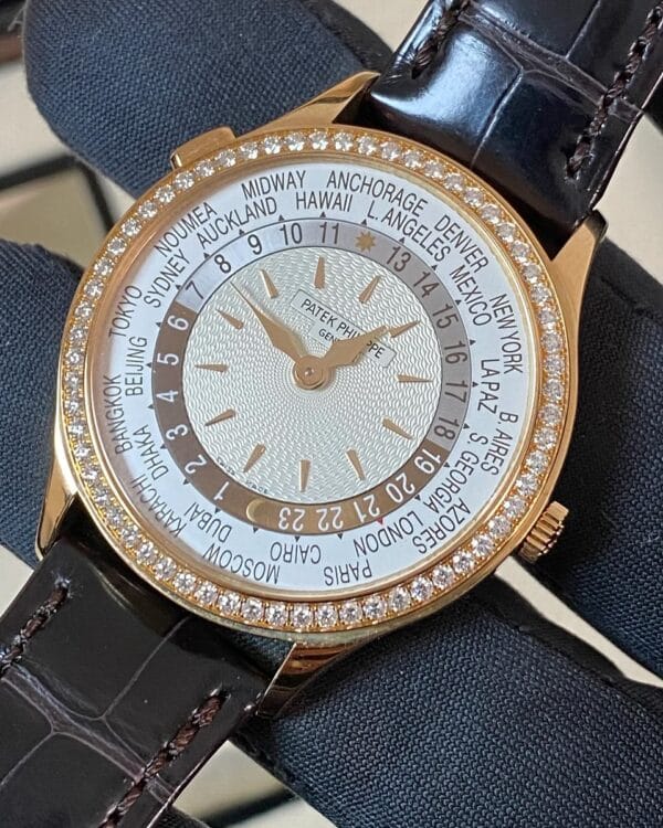 Patek Philippe World Time Tiffany & Co. - 2020 - Diamond Bezel - Ivory Dial - Leather Strap - 7130R-013 *FULL SET* - Image 2