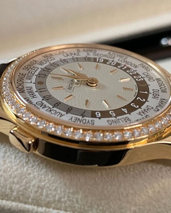 Patek Philippe World Time Tiffany & Co. - 2020 - Diamond Bezel - Ivory Dial - Leather Strap - 7130R-013 *FULL SET* - Image 6