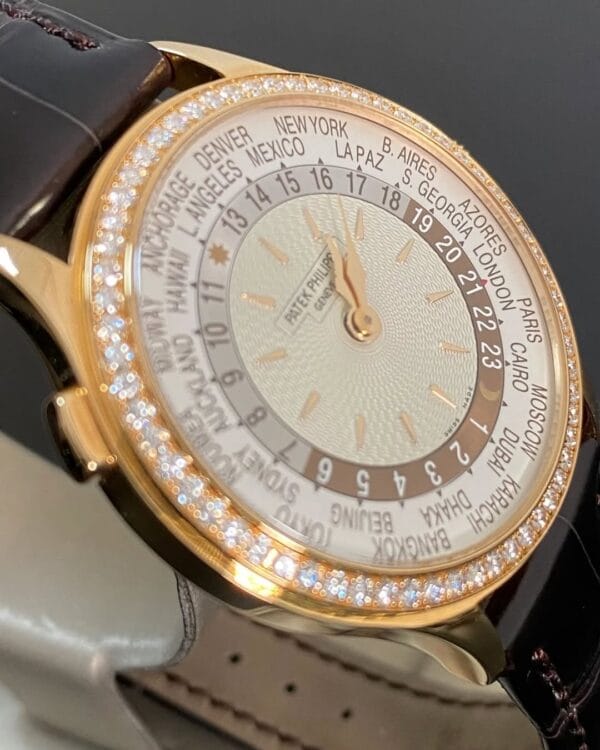 Patek Philippe World Time Tiffany & Co. - 2020 - Diamond Bezel - Ivory Dial - Leather Strap - 7130R-013 *FULL SET* - Image 7