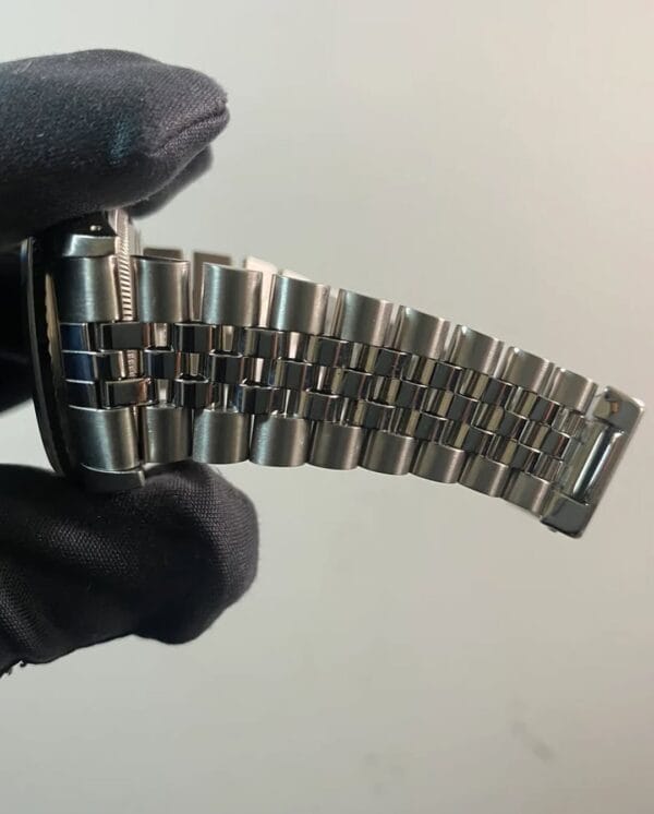 Rolex Steel Datejust 36 - R serial - Fluted Bezel - Blue Index Dial - Jubilee Bracelet - 16234 - Image 6