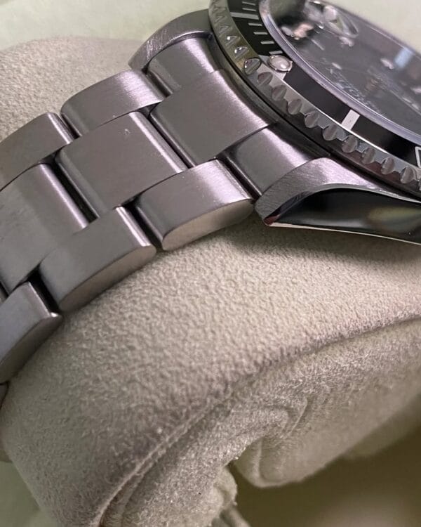 2009 Rolex Steel Submariner Date - V serial - Pre-Ceramic Bezel - Black Dial - 16610 *FULL SET - Image 2