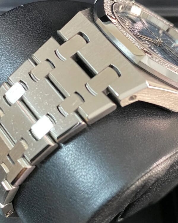 Audemars Piguet Royal Oak Self Winding - 2020 - Diamond-set Bezel - Blue Dial - 77351ST *FULL SET* - Image 6