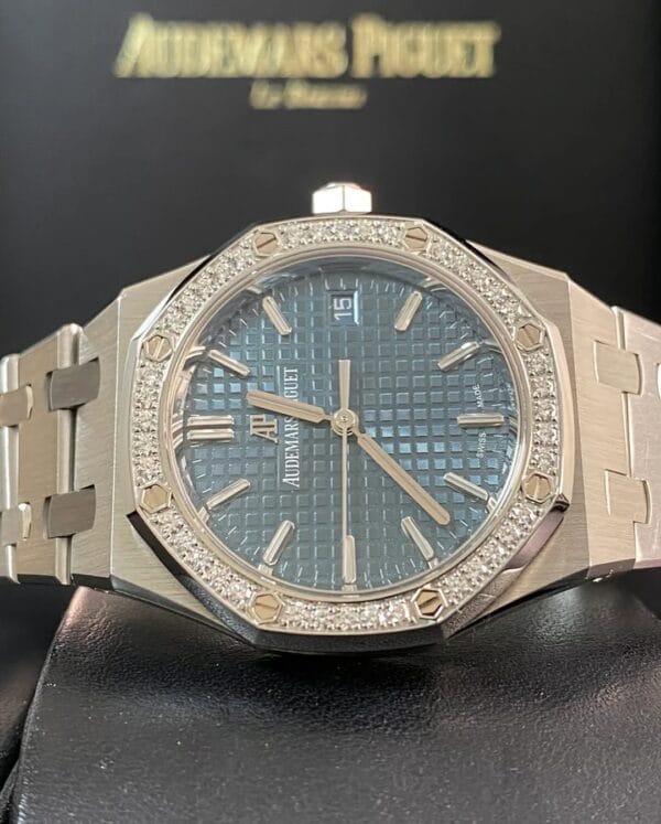 Audemars Piguet Royal Oak Self Winding - 2020 - Diamond-set Bezel - Blue Dial - 77351ST *FULL SET* - Image 4