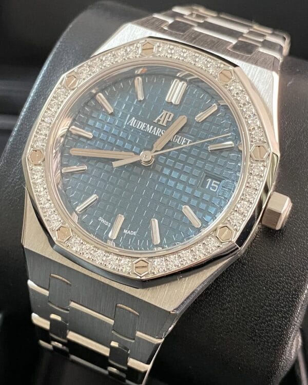 Audemars Piguet Royal Oak Self Winding - 2020 - Diamond-set Bezel - Blue Dial - 77351ST *FULL SET* - Image 2