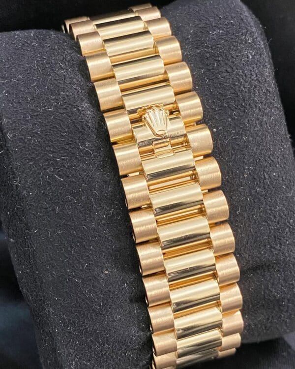 olex Yellow Gold Day-Date 40 - 2023 - Diamond-set Bezel - Champagne Dial - President Bracelet - 228348RBR *FULL SET* - Image 10