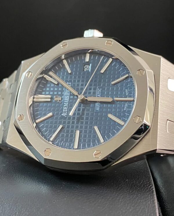 Audemars Piguet Royal Oak Self Winding - 2015 - Blue Dial - 15400ST *FULL SET* - Image 6