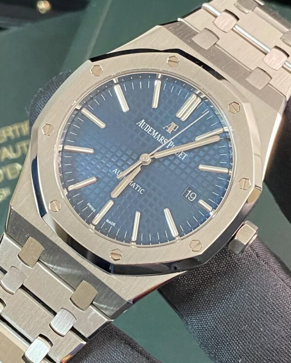 Audemars Piguet Royal Oak Self Winding - 2015 - Blue Dial - 15400ST *FULL SET* - Image 9