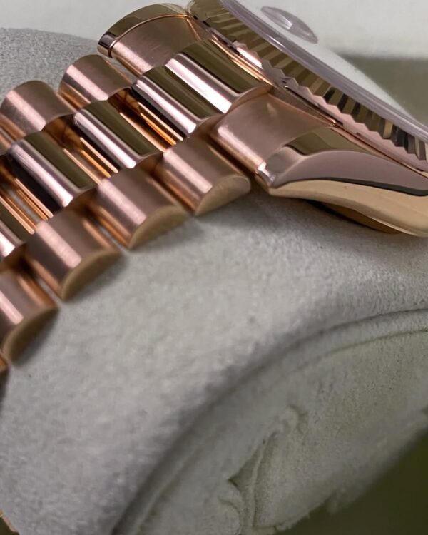 Rolex Everose Gold Day-Date 36 - P serial - Fluted Bezel - Pink Roman Dial - President Bracelet - 118235 *FULL SET* - Image 4