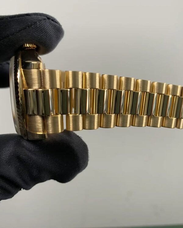 Rolex Yellow Gold Day-Date 36 - P serial - Fluted Bezel - Champagne Diamond Dial - President Bracelet - 118238 *FULL SET* - Image 9