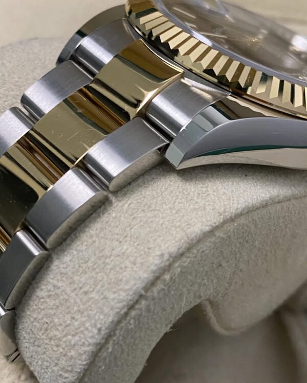 Rolex Yellow Gold Rolesor Sky-Dweller - 2025 - Black Dial - Oyster Bracelet - 336933 *FULL SET* - Image 3