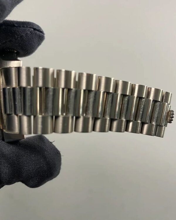 Rolex White Gold Day-Date 36 - 1995 - Salmon Cream Roman Dial - Japanese Day Wheel - President Bracelet - 18239 *UNPOLISHED* - Image 10