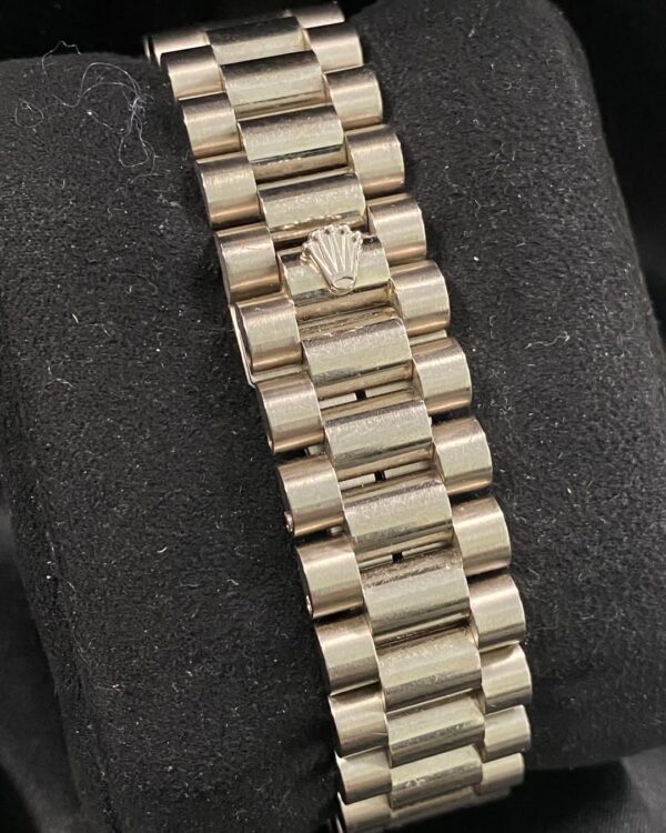 Rolex White Gold Day-Date 36 - 1995 - Salmon Cream Roman Dial - Japanese Day Wheel - President Bracelet - 18239 *UNPOLISHED* - Image 9