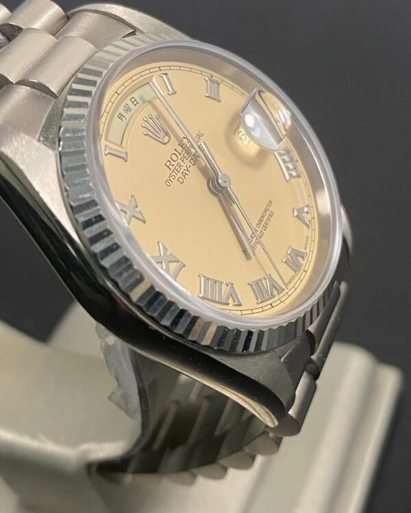 Rolex White Gold Day-Date 36 - 1995 - Salmon Cream Roman Dial - Japanese Day Wheel - President Bracelet - 18239 *UNPOLISHED* - Image 5