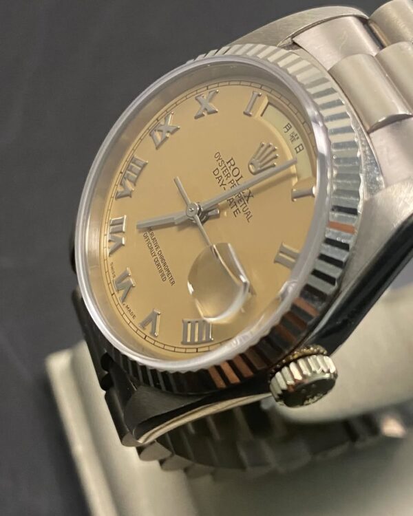 Rolex White Gold Day-Date 36 - 1995 - Salmon Cream Roman Dial - Japanese Day Wheel - President Bracelet - 18239 *UNPOLISHED* - Image 4