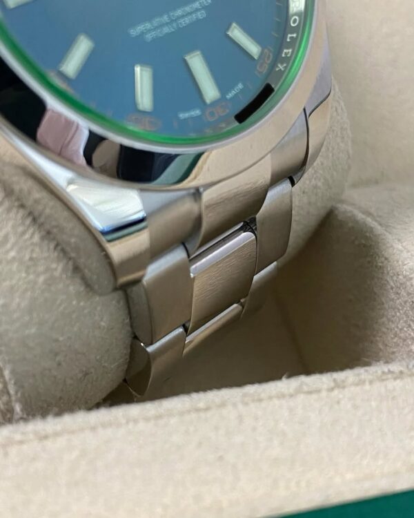 Rolex Milgauss - 2022 - Blue Dial Green Crystal - 116400GV *FULL SET* - Image 8