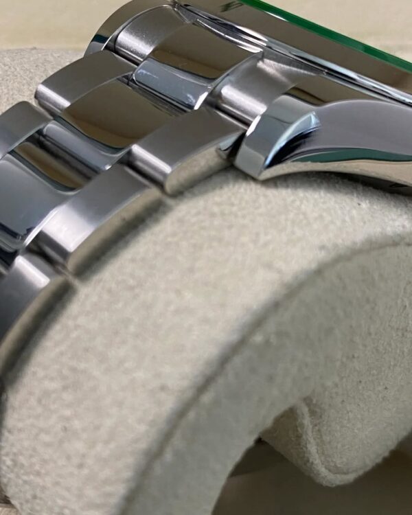 Rolex Milgauss - 2022 - Blue Dial Green Crystal - 116400GV *FULL SET* - Image 7