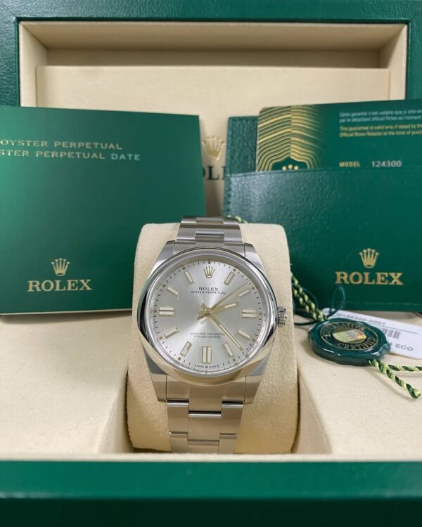 Rolex Oyster Perpetual 41 - 2025 - Domed Bezel - Silver Dial - Oyster Bracelet - 124300 *FULL SET*