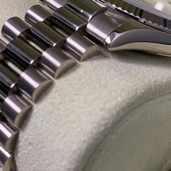 Rolex White Gold Day-Date 36 - 2007 - Fluted Bezel - Cherry Dial Hebrew Day Wheel - President Bracelet - 118239 *FULL SET* - Image 10