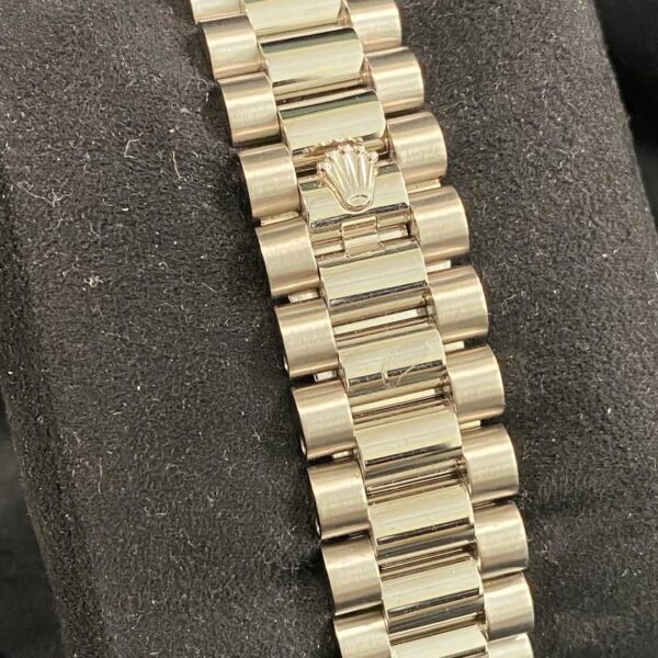 Rolex White Gold Day-Date 36 - 2007 - Fluted Bezel - Cherry Dial Hebrew Day Wheel - President Bracelet - 118239 *FULL SET* - Image 9