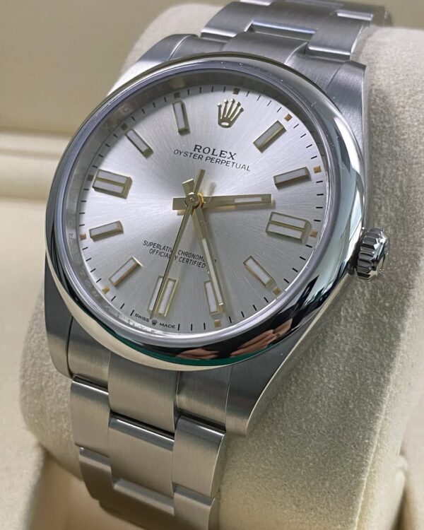 Rolex Oyster Perpetual 41 - 2025 - Domed Bezel - Silver Dial - Oyster Bracelet - 124300 *FULL SET* - Image 4